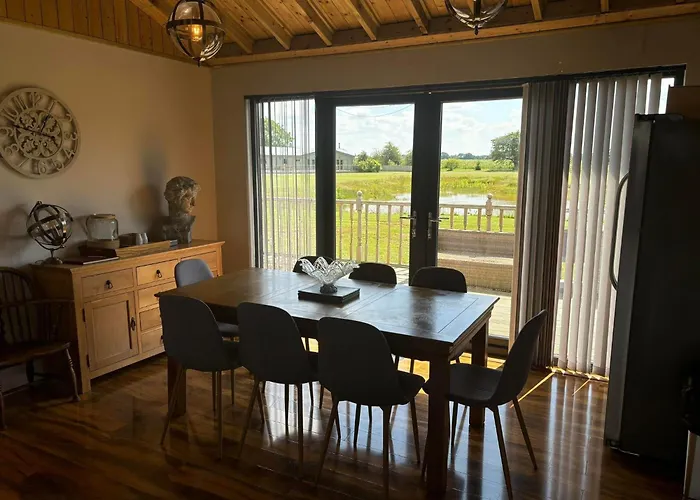 Immaculate 4-Bed Private Luxury Lodge Near York