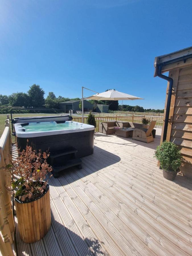 4bed Sleeps8-pet Friendly-hot Tub-log Burner *