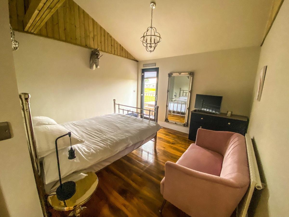 Immaculate 4-bed Private Luxury Near Holiday home *