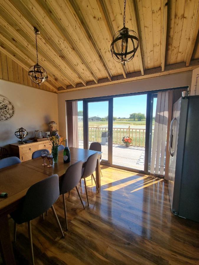 Immaculate 4-bed Private Luxury Near Holiday home *