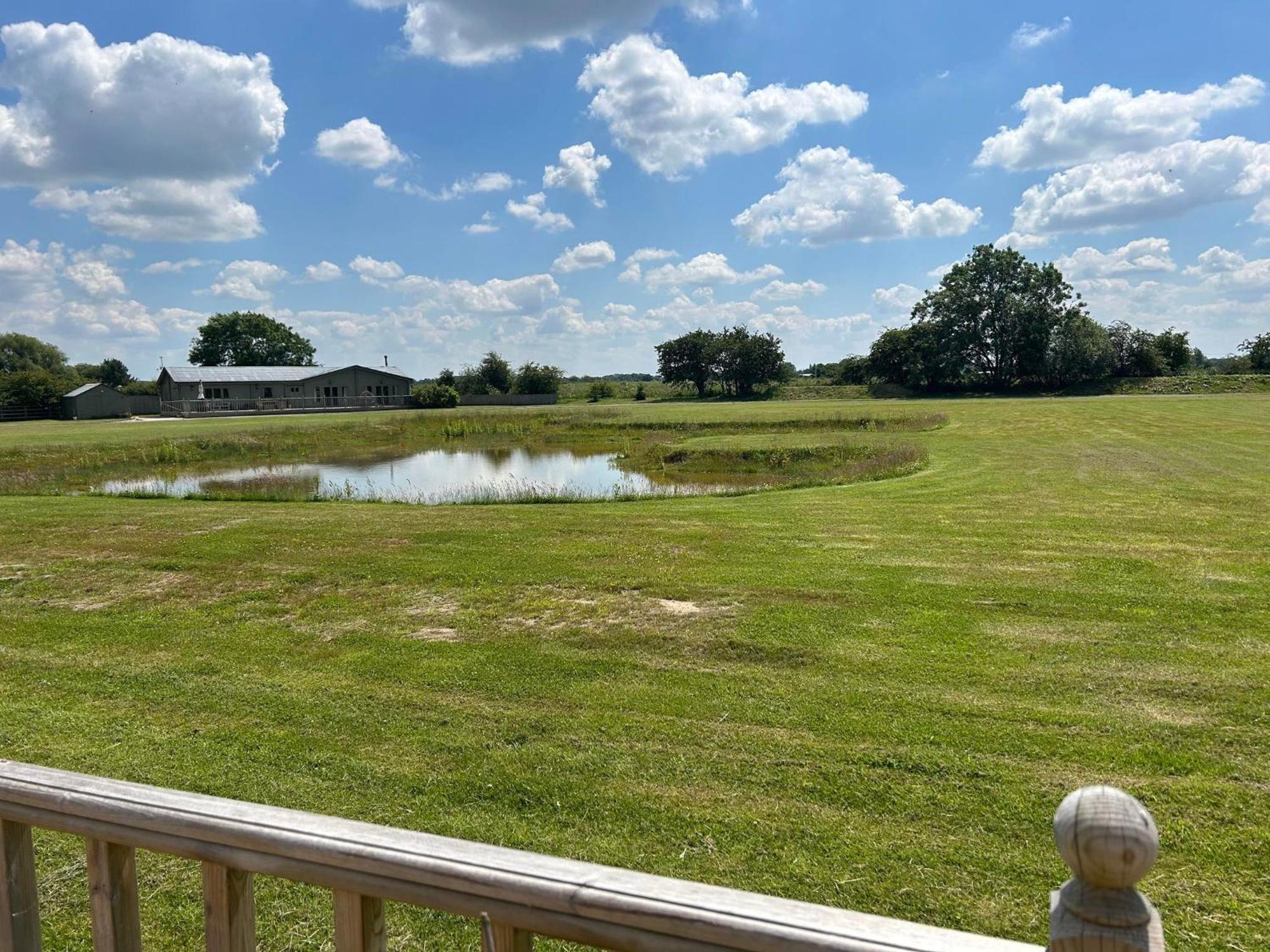 Immaculate 4-bed Private Luxury Near Holiday home