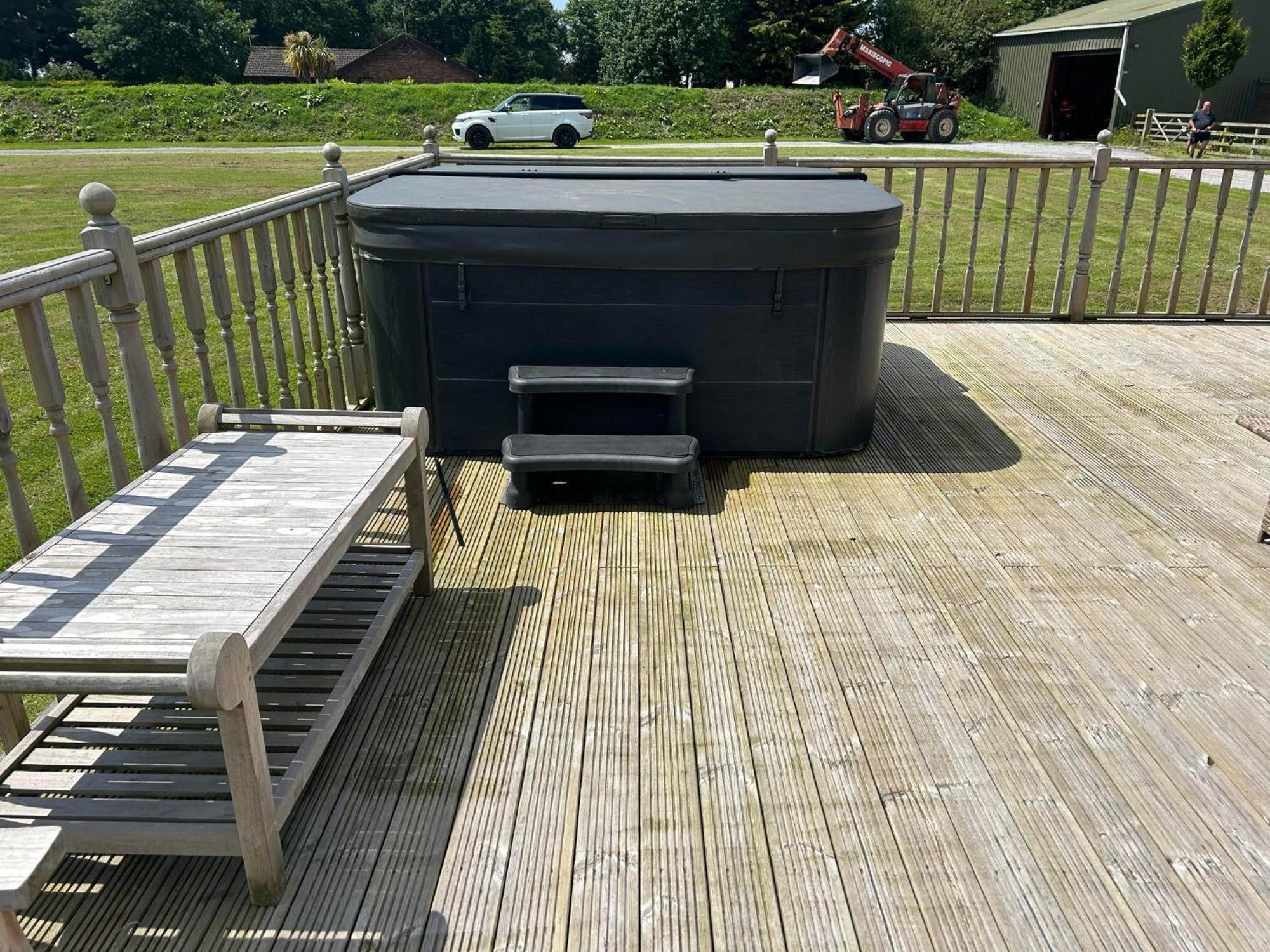 4bed Sleeps8-pet Friendly-hot Tub-log Burner *