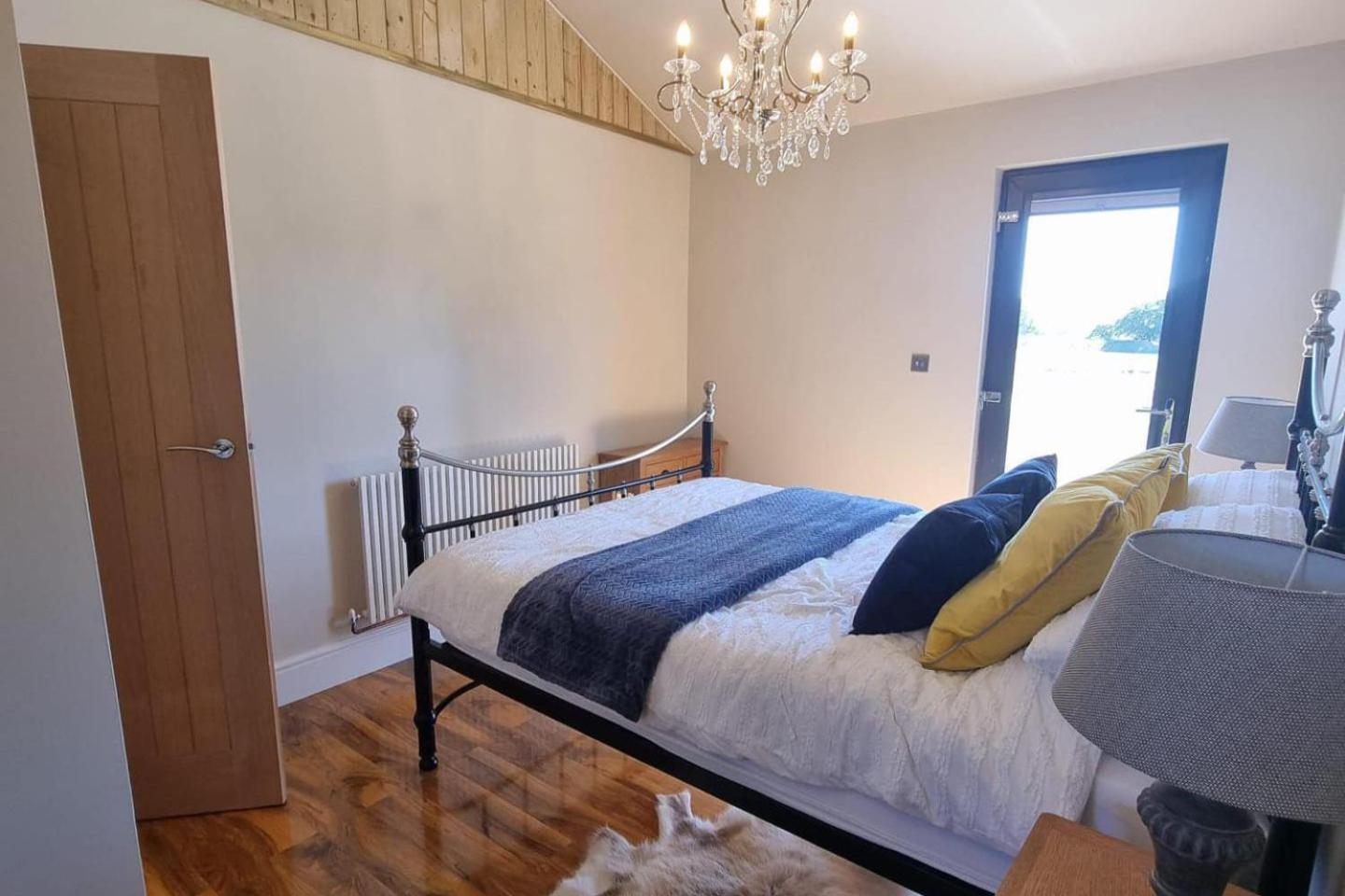 4bed Sleeps8-pet Friendly-hot Tub-log Burner