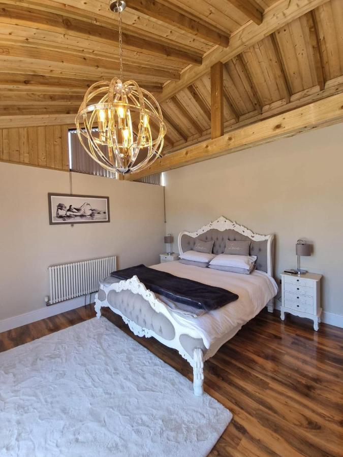 Vakantiehuis Immaculate 4-bed Private Luxury Near *
