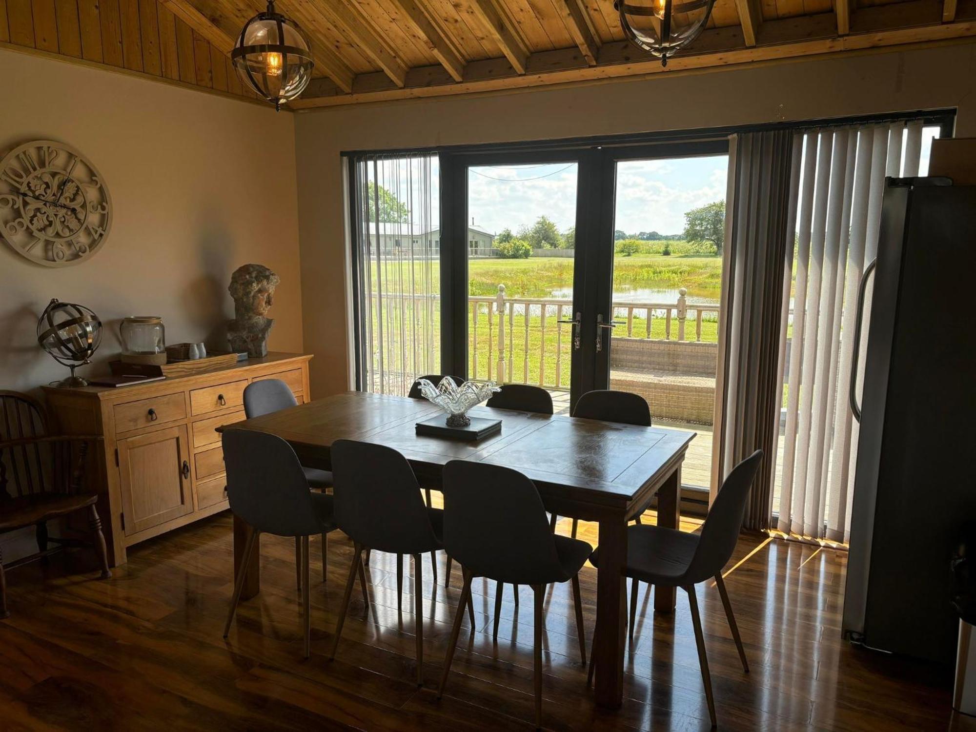 Immaculate 4-bed Private Luxury Near Casa de Férias