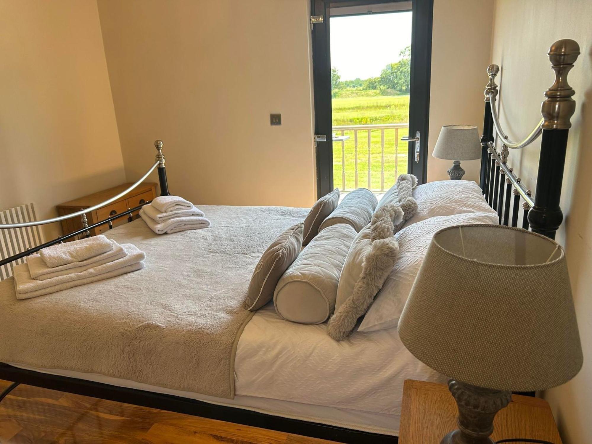 Immaculate 4-bed Private Luxury Near Vakantiehuis *